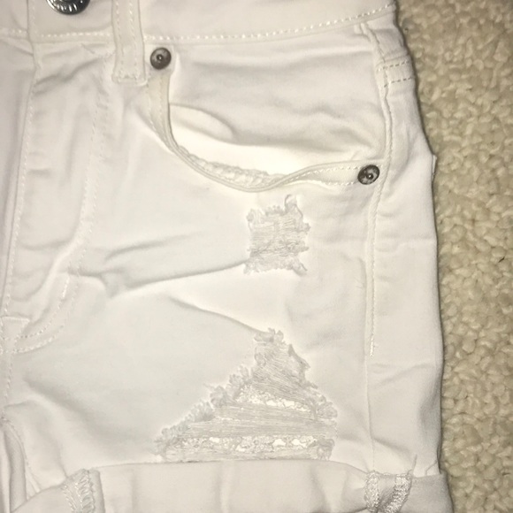 White ripped jean shorts American eagle - Picture 4 of 6